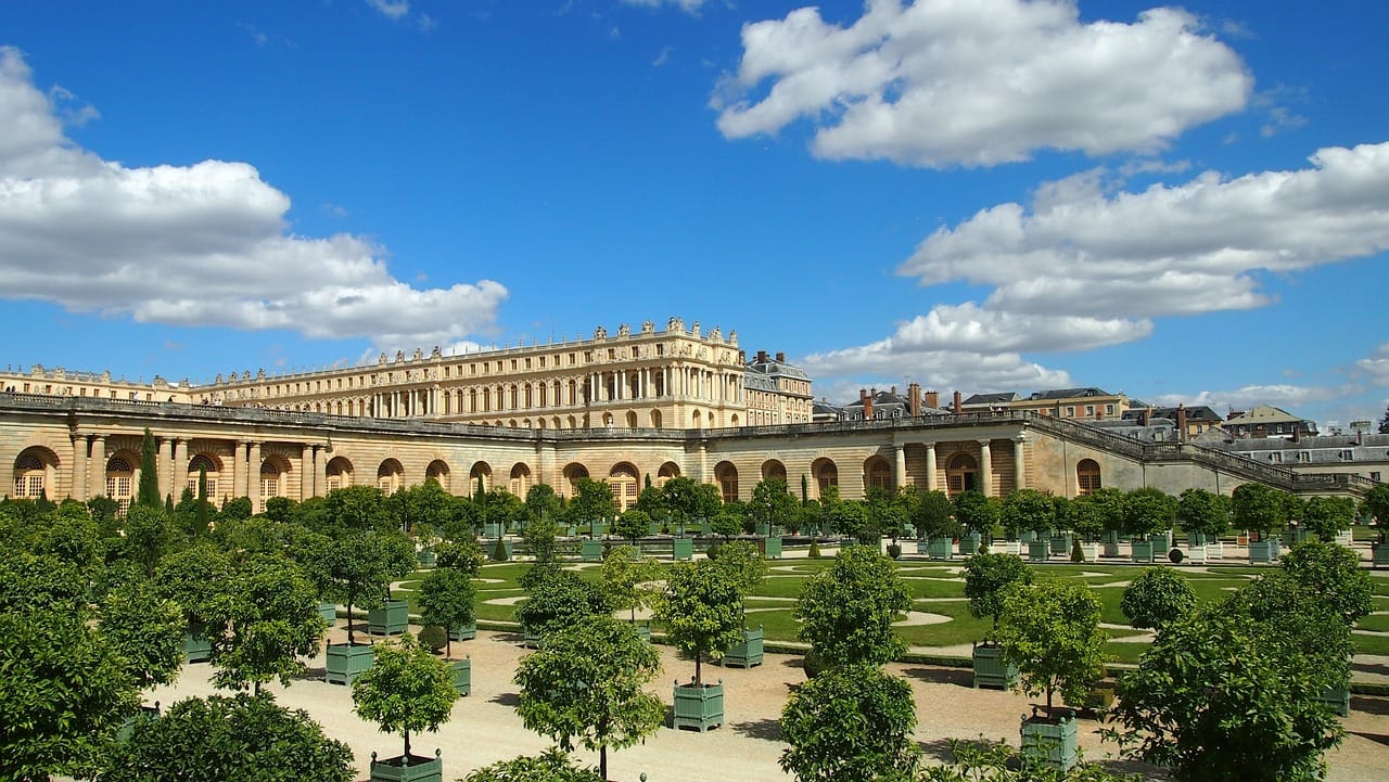 If you want to take a break from the city, there are plenty of sites less than 1 hour from Paris to visit