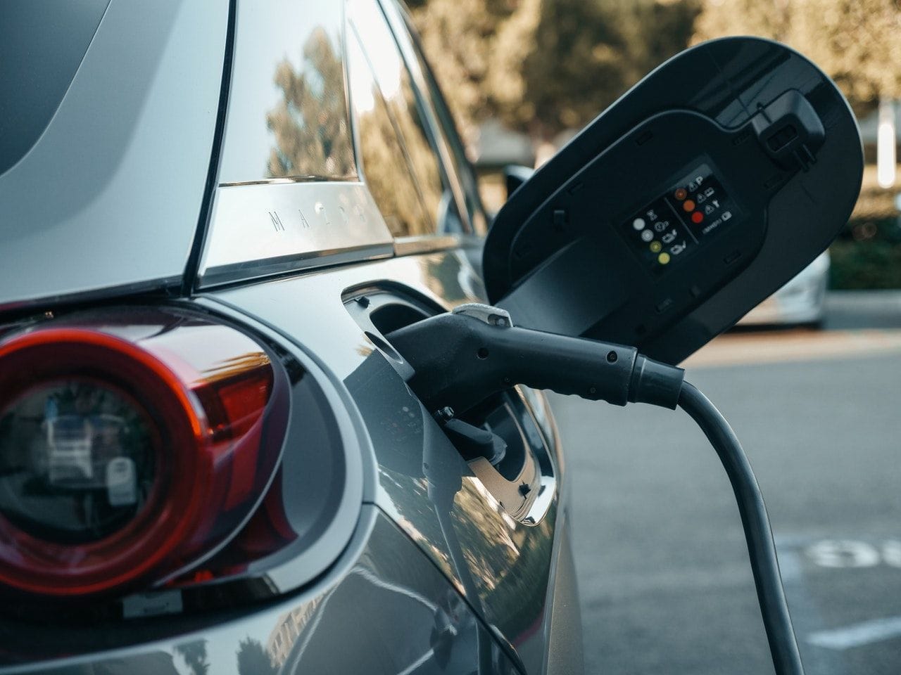 Electric car charging stations: the different options