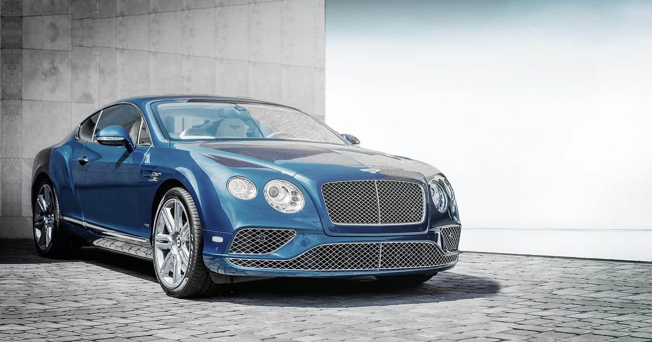 How can I easily rent a luxury car in Las Vegas?